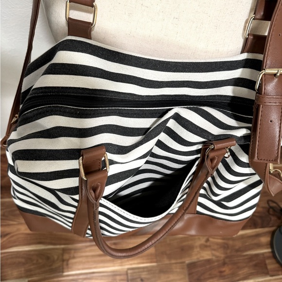 True Born charcoal and white striped canvas duffle bag / gym bag / carry-on. - Picture 2 of 10